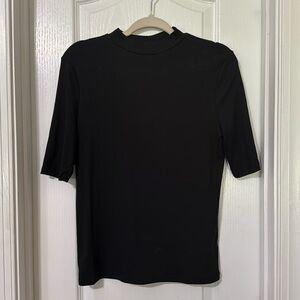 Half sleeve/High neck/Ribbed